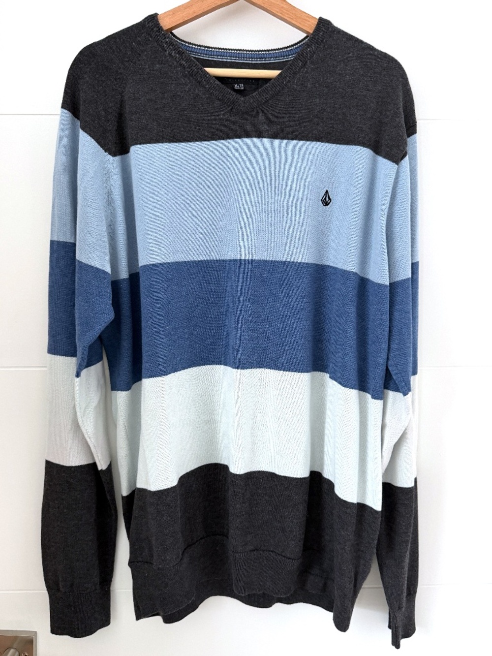 Volcom Corpo Class Striped V-Neck Knit Sweater Charcoal Blue Stone Mens XL